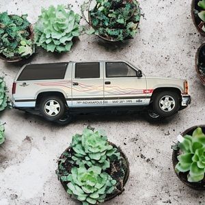 Brookfield Collectors Guild 1994 Suburban Die Cast Car